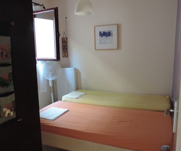 ark291-upper bedroom