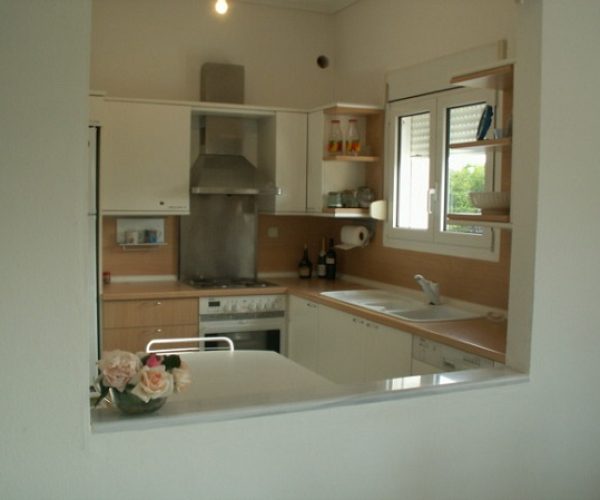 hellenic-realty-projects-beachgetaway-PIL004-kitchen